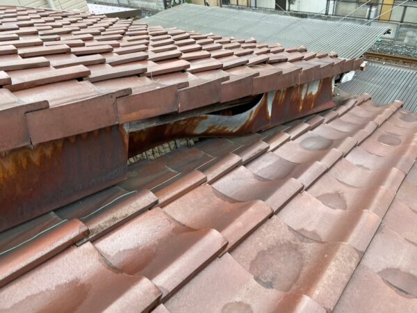 京都市山科区にて屋根修理＜ガルバリウム鋼板の板金工事＞の施工前写真